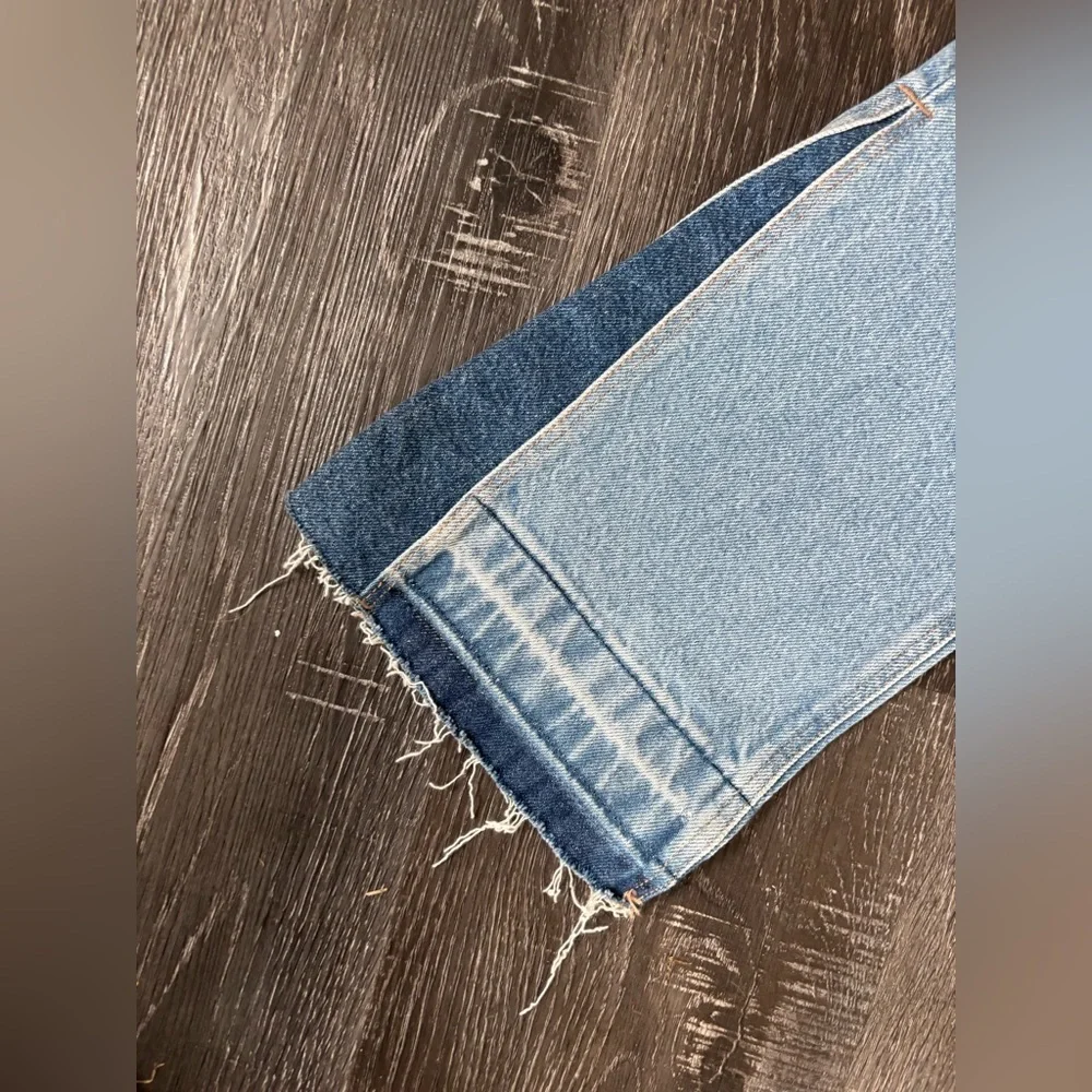 NWT American Eagle Denim Jeans 90s Low Rise Kick Two Tone Blue Mid Wash Size 2​​ - Picture 8 of 13